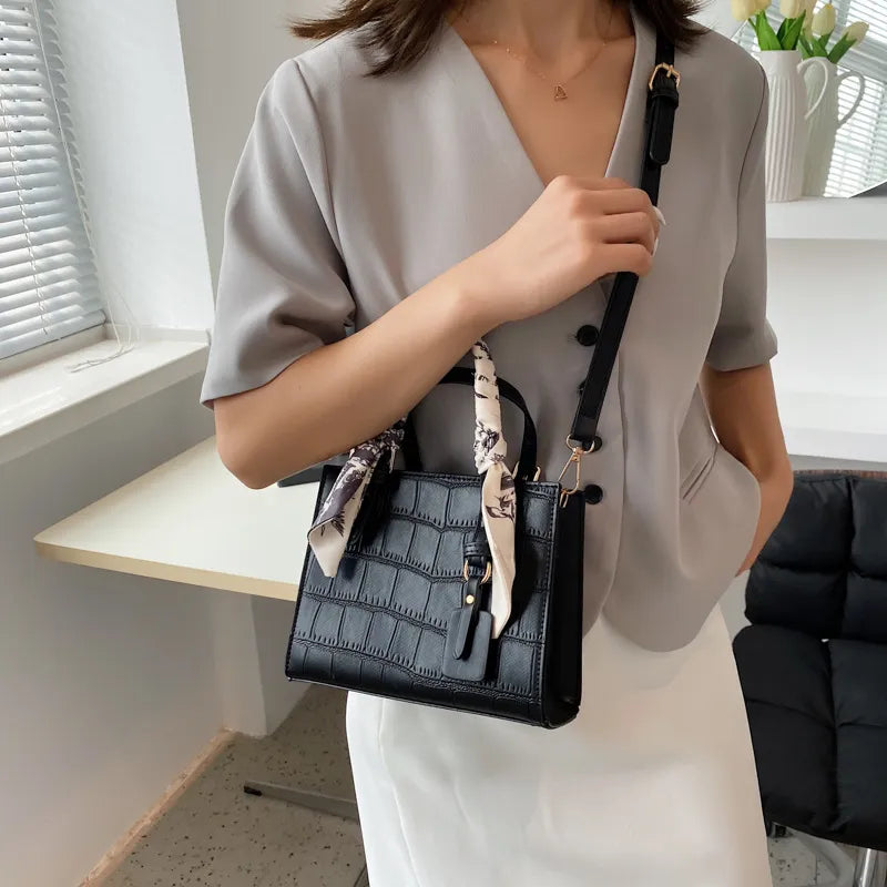 Old Money Crossbody – Structured Design